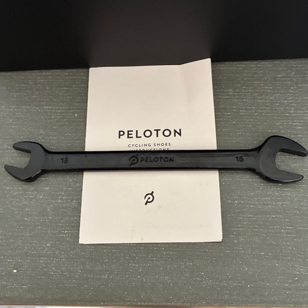 Peloton Cycling Shoes EU 40 Womens 9 / Mens 7 w/ Cleats,Tool Kit & Original Box - Picture 6 of 10